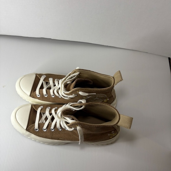 Converse Chuck Taylor All Star Lugged 2.0 Hi Shoe Womens 10 Sand Dune Floral - Picture 6 of 9